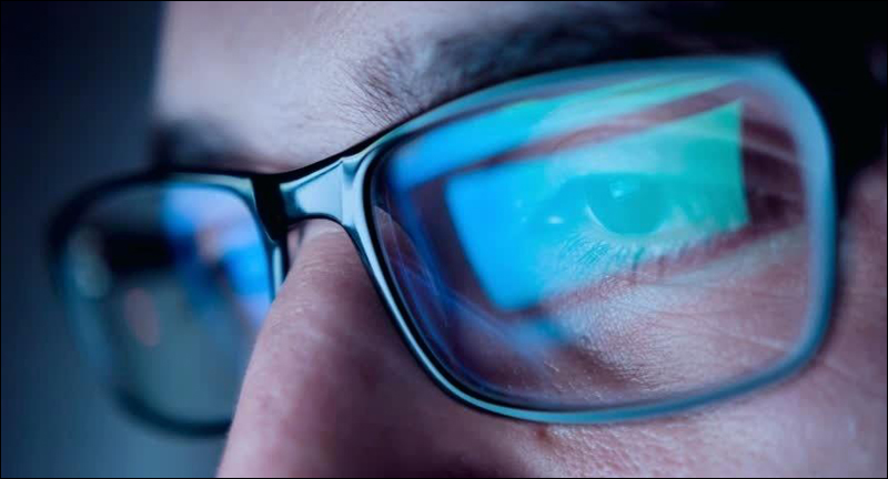 Ekrana uzun müddət baxmaq görməni zəiflədir?